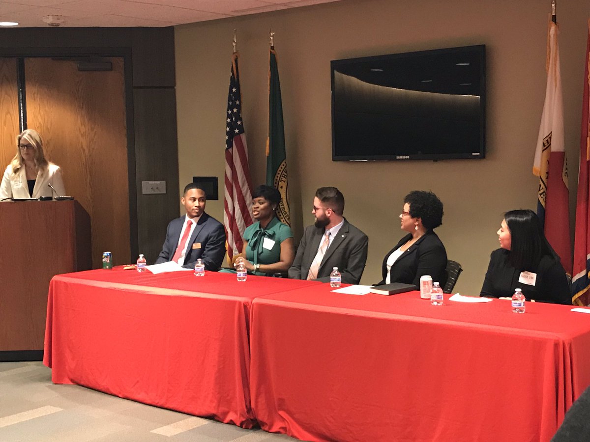 theNewMemphis's tweet photo. Special thanks to our panel last night for their advice and insights to upcoming graduates hoping to launch their careers in Memphis. #NewMemphisLaunch #FirstTennessee @FirstTennessee https://t.co/NtCdddkH0u