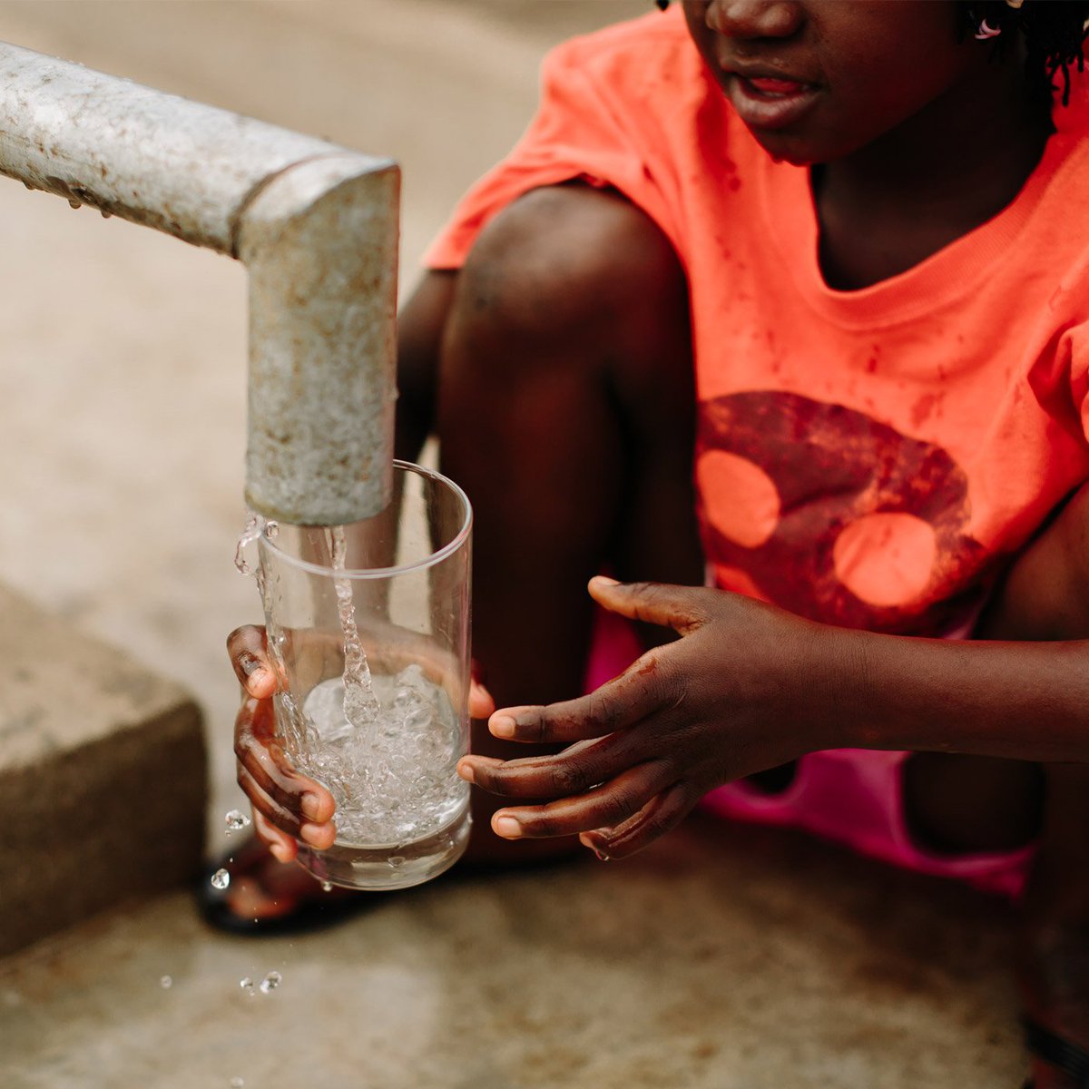 letthemLOL's tweet photo. What is the gift of clean water? It’s the gift of hope, opportunity, joy, laughter, childhood - water is life. Tag a friend and share how you’ve been changed by #cleanwater and #letthemlol on world water day ❤️💦 #waterislife #tenyears #worldwaterday https://t.co/XZ5pVCOoyg