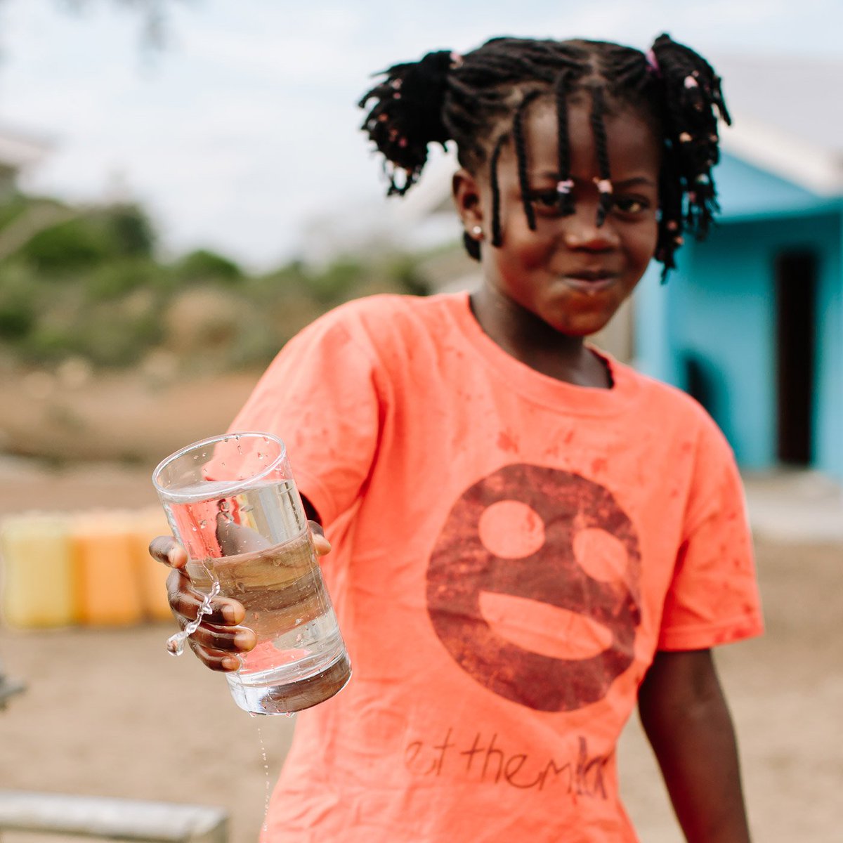 letthemLOL's tweet photo. What is the gift of clean water? It’s the gift of hope, opportunity, joy, laughter, childhood - water is life. Tag a friend and share how you’ve been changed by #cleanwater and #letthemlol on world water day ❤️💦 #waterislife #tenyears #worldwaterday https://t.co/XZ5pVCOoyg