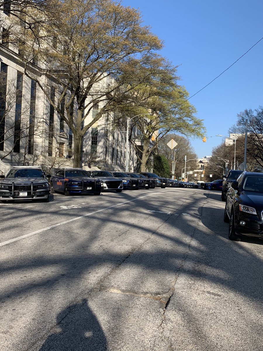 RenittaShannon's tweet image. 1/2 If you need this much police to pass a bill, its a clear indication that what you’re doing is against the will of the majority of voters. #Hb481 #PissedOffPeaches