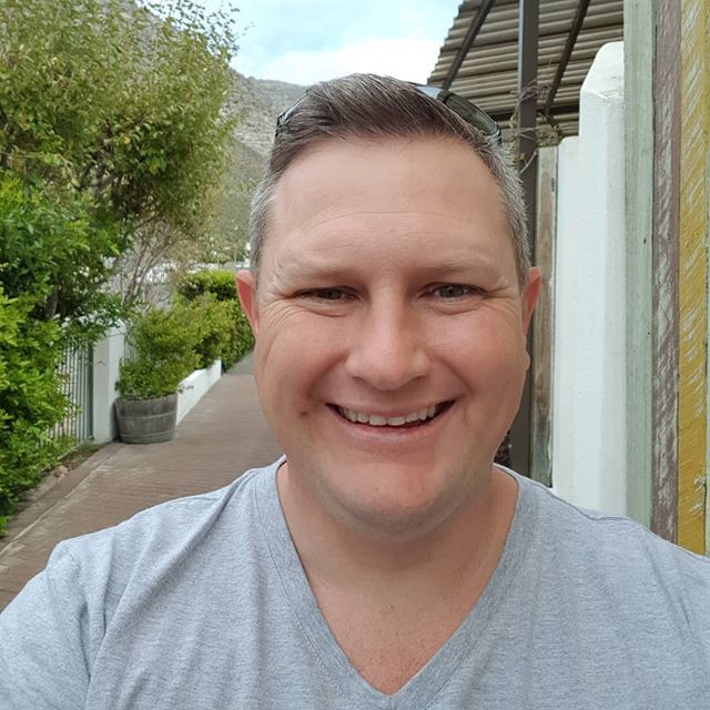 Swifty has put on a new face.... feeling naked.Swifty has put on a new face.... feeling naked.