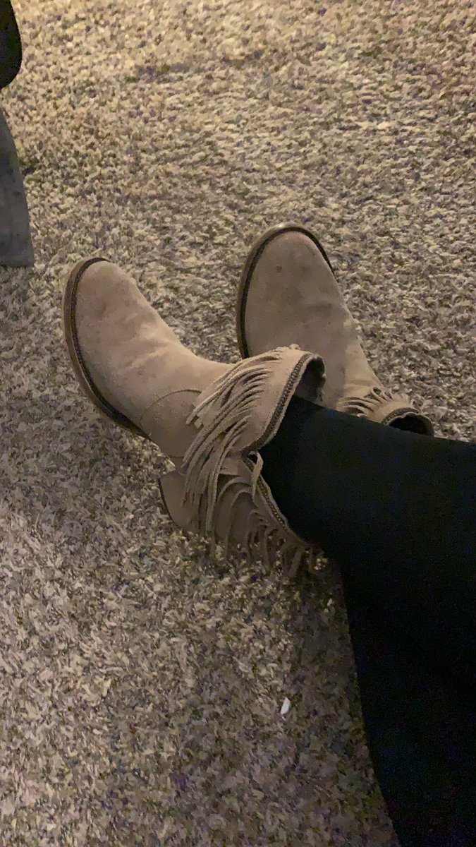 booyahmath's tweet photo. Ok @joboaler I have my boots on for our FANCY FOOT PARADE. Thank you #youcubedmath for great learning this week for my #Kmathematicians. #mathmodeling #drawit #scienceandedmeet https://t.co/M5MBotYvc2