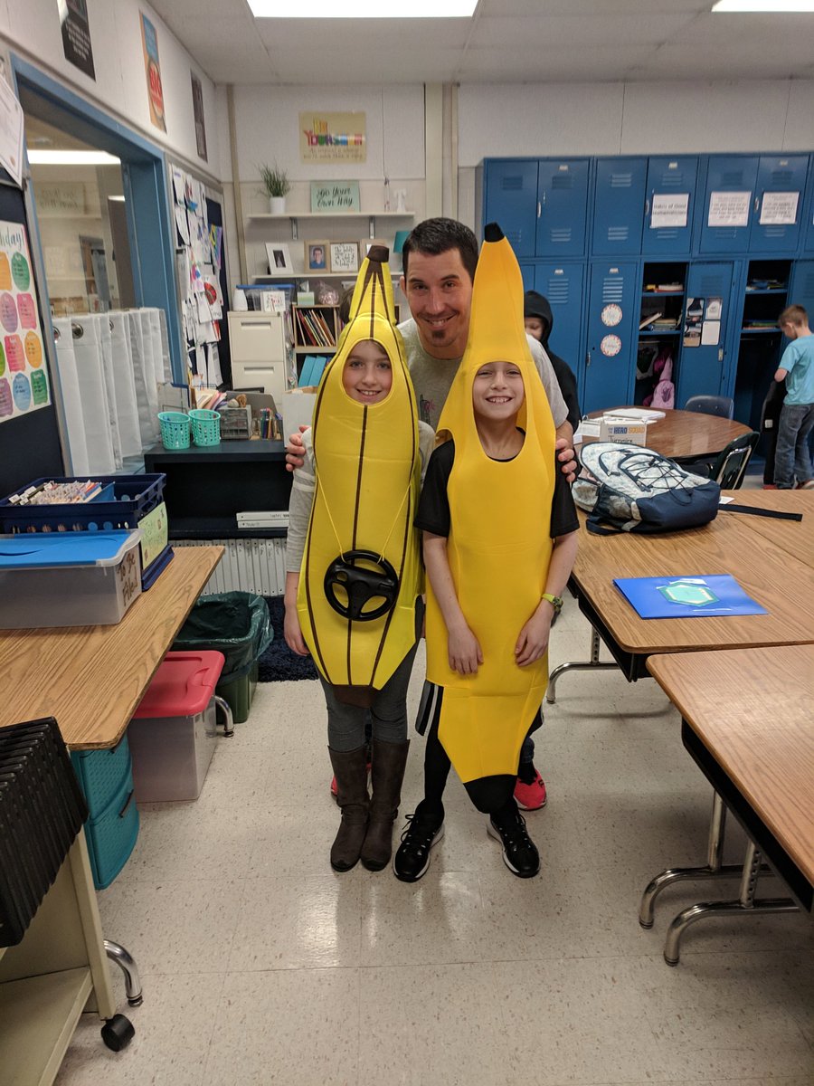 RichieMinner's tweet photo. 4th Grade Idiom Day! These two drive me bananas! #masonmoment https://t.co/BX1lScaKNo