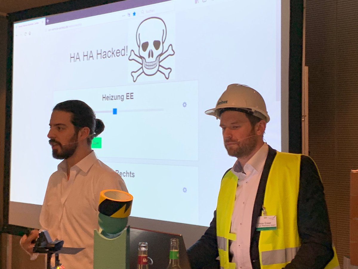 StephaniaBock's tweet photo. Ein super Team, René Rohner und Tobias Esser auf der Trends in Testing in Köln #trinte https://t.co/a8Rh67jYEL