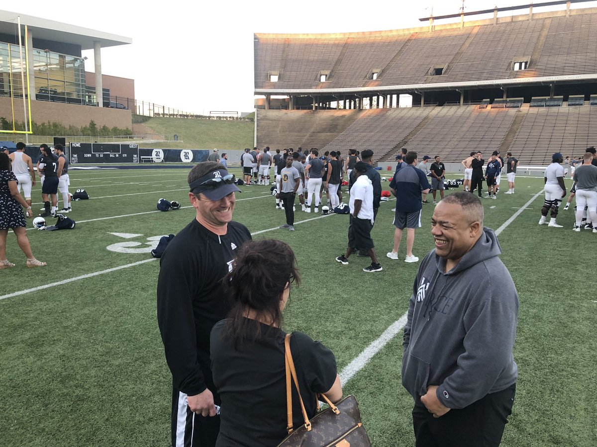 coloranalyst's tweet photo. Caught this during practice yesterday. @mbloom11 spending time with one of the best to touch the turf @RiceFootball...College Football Hall of Famer, #TrevorCobb. https://t.co/g9rohlbdo7
