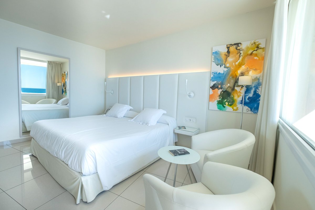 ONHotelsOcean's tweet photo. ¡Ya estamos ON Friday!
Ellas ya están preparadas para su baño 🌊
#ONWeekend #PlayadeDoñana
¿Te vienes a celebrar el primaverON? 🎉🌺
959 10 90 90 / reservas@onhotels.es
https://t.co/UYSRDSvGfB
Fotografía: @MejorPlaya https://t.co/dqSLDntxpq