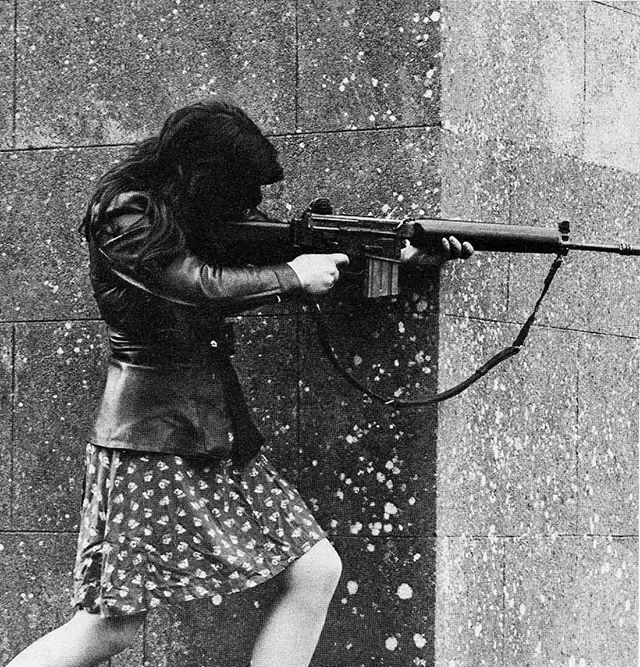 histpics38's tweet photo. Female IRA fighter inthe 1970s by Colman Doyle

#ilovehistory #rarehistoricalpictures #oldphotos #ira #femalefighter #colmandoyle #belfast #ireland https://t.co/flWn76irWA