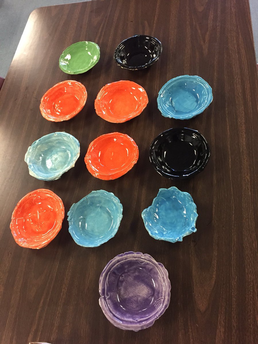 showell221's tweet photo. The first round of Empty Bowls are out of the kiln! Thank you Mini MAC for creating such wonderful bowls to help raise money to fight hunger. #emptybowls19 #studio221 #DRE https://t.co/YNcR1DsxOV