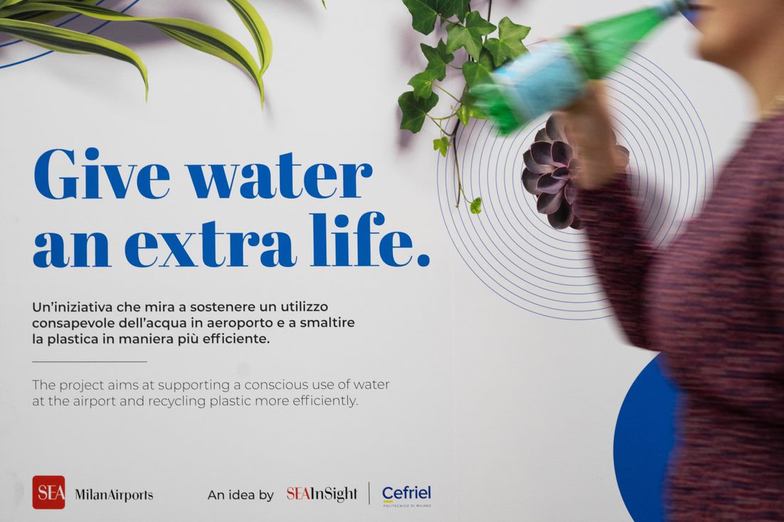 Cefriel's tweet photo. L'acqua è un bene prezioso.
Il progetto SPLiT realizzato da SEA InSight e Cefriel è stato pensato per non sprecarne nemmeno una goccia. La soluzione consente di raccogliere e riutilizzare l’acqua lasciata dai passeggeri prima di prendere un volo da Malpensa.
 
#WorldWaterDay https://t.co/3kEiPMja9u