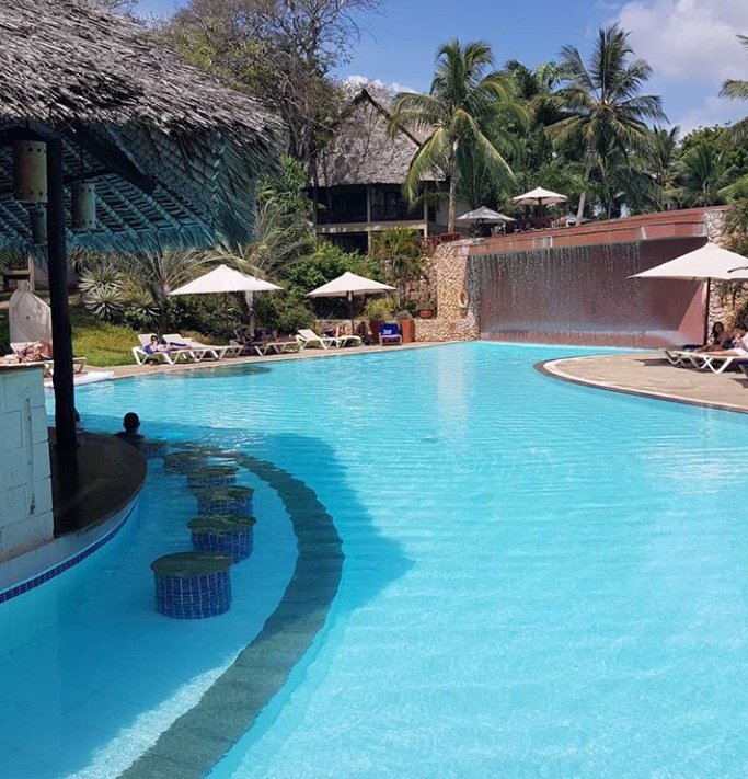 TonnyLegal's tweet photo. its a beutiful friday evening and the shores of @BaobabBeachRnS are calling ,there must be something lined up for you,to grace your weekend. try it now,call book  #WeekendInDiani https://t.co/K754dxvVP7