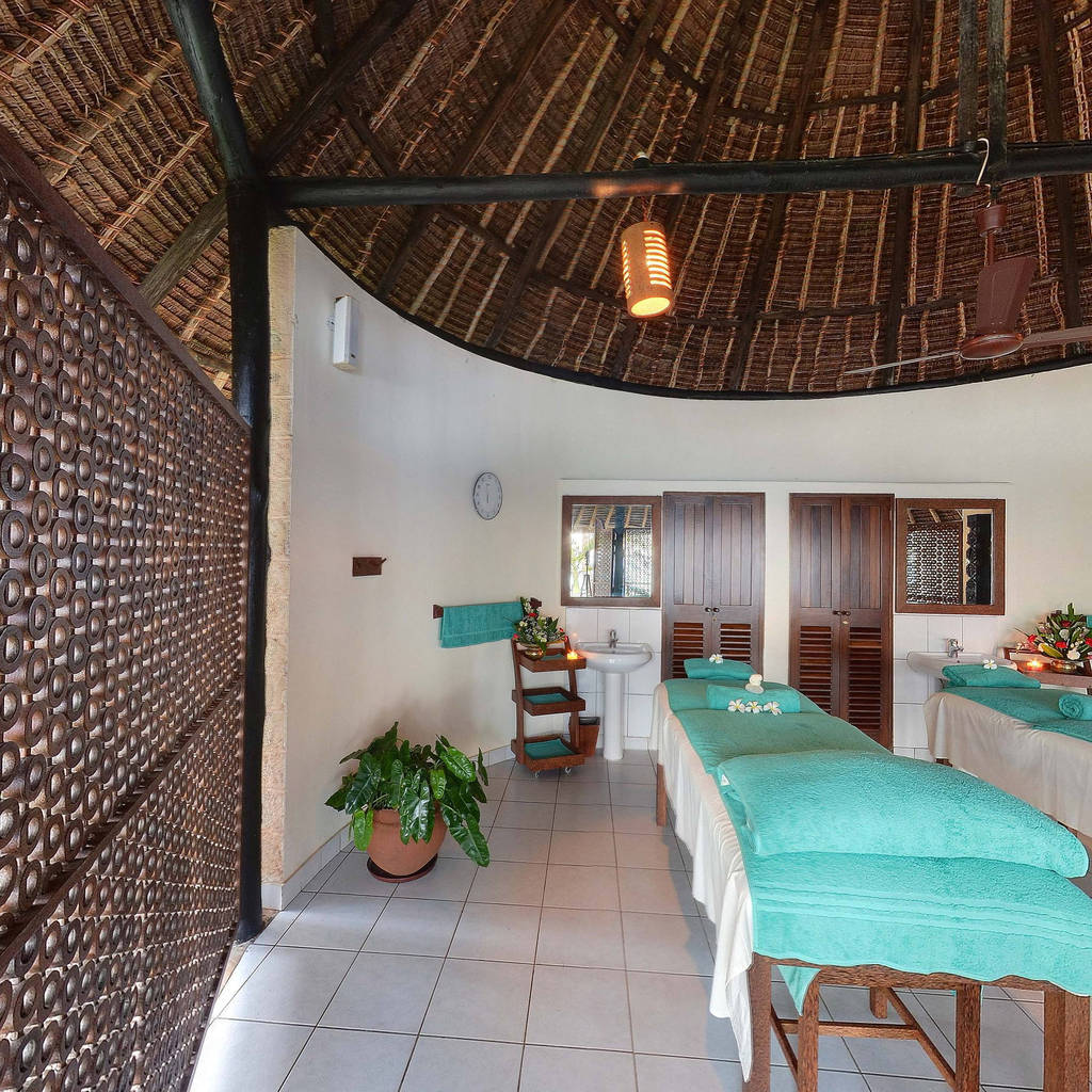 TonnyLegal's tweet photo. its a beutiful friday evening and the shores of @BaobabBeachRnS are calling ,there must be something lined up for you,to grace your weekend. try it now,call book  #WeekendInDiani https://t.co/K754dxvVP7
