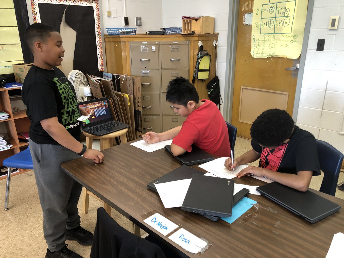 FossaluzzaAmy's tweet photo. Ms. Blackwell’s students giving each other feedback while practicing for defenses! @kids_inspire #JCPSBackpack #WeAreJCPS @JCPSKY https://t.co/V0Y11T26vg