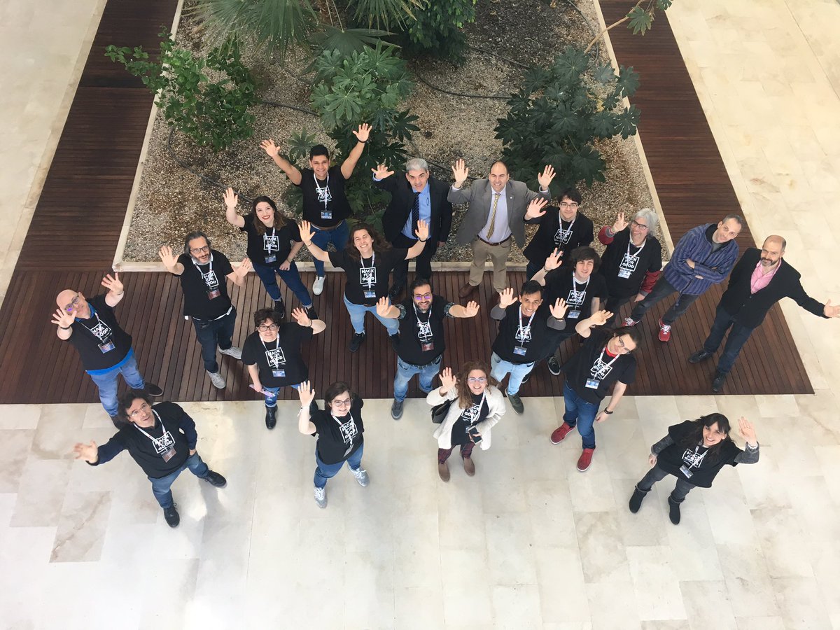 CatedraTEF_UVa's tweet photo. Esta edición somos pocos pero no tenemos nada de cobardes. Menudos currantes son nuestros hacker de esta edición. A topeeeee 😆 #HackersForGood #HackForGood2019 https://t.co/6KR7Qgpufy