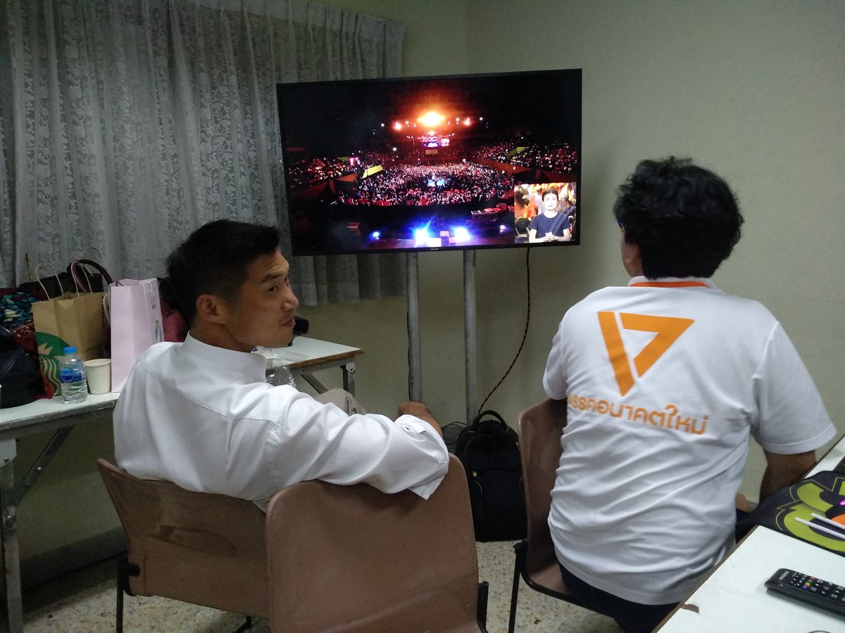 Thanathorn_FWP's tweet photo. #อนาคตใหม่ พร้อม! https://t.co/LvYNiyFYP9