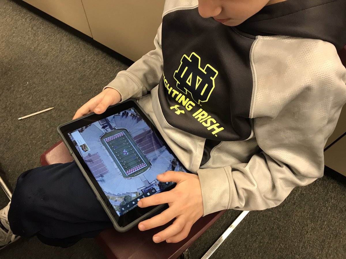 NATigerTech's tweet photo. Making connections to their world using while exploring two-dimensional shapes. #NASDLearns https://t.co/5sLyfRxImy