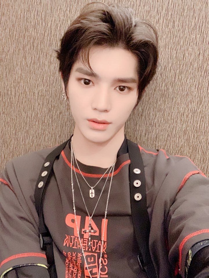 NCTsmtown_127's tweet photo. Hello hongkong ~~~ we are here ~~

#NCT #NCT127 https://t.co/E4iSpniGaT