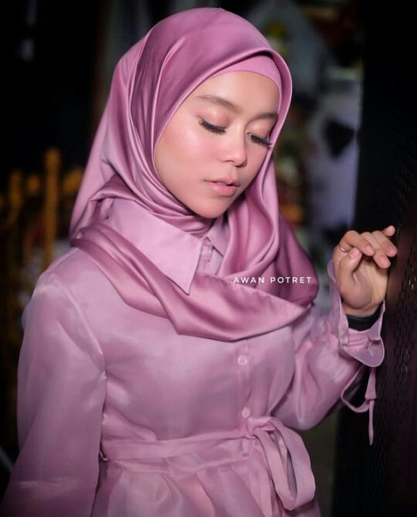 Dede Lesti., kok y lama dn memang lama,iya psti ny masih menunggu <a href="/Lesti_Jenong_DA/">Lestykejora</a> #LaunchingAdaCeritaLestyDiLIDA