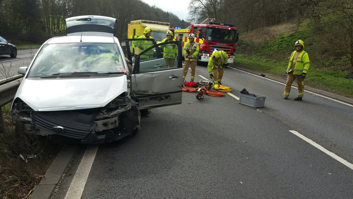 EssexPoliceUK's tweet photo. We're appealing for witnesses after a woman was injured in a collision on the #A12.

It occurred just before 11.15am on March 19. It was north-bound btwn #Dedham &amp; #StratfordStMary, nr #Copdock.

A lorry failed to stop at the scene. 

Call 101 &amp; quote 493 of 19/03 with info. https://t.co/H05heykF0S