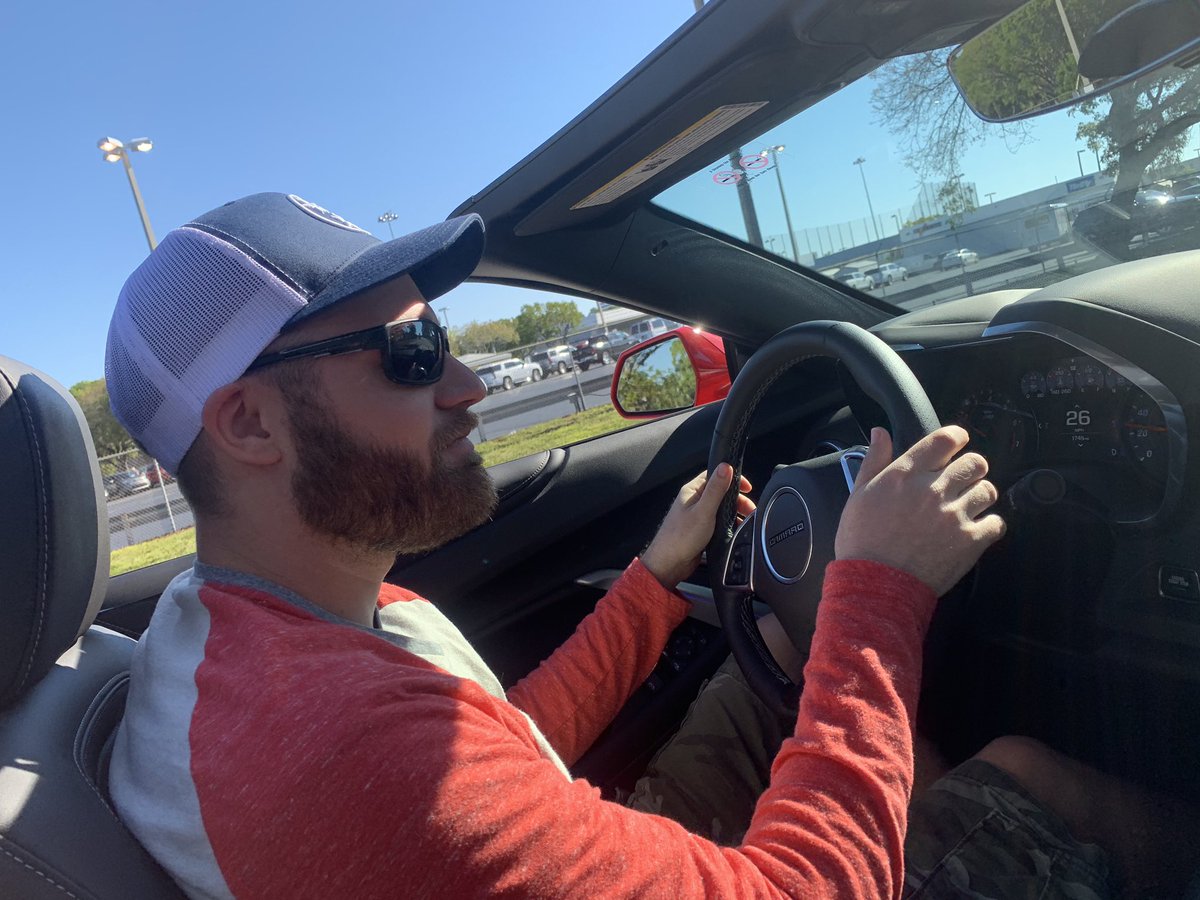 JLX0X's tweet image. If you need us, we’ll be rocking this Red Camaro SS with the top down listening to @sxmthehighway ☀️ #freeupgrade #luxuryconvertible