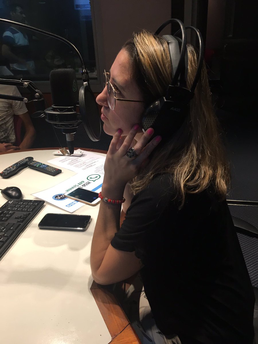 morganlohizo's tweet photo. Dos segundos de distracción de @falavoley y @JESSMERODIO saltó de las redes sociales a la conducción.
#Rotamos 😂🏐 @947FMRadio https://t.co/FFjkOK3Eod