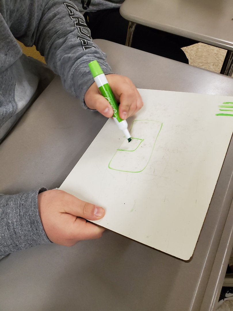 SraEscaleras's tweet photo. Vocab review game...Piccionario!  #classroomobjects #supportthearts #weneedmoreartclasses #sacapuntas #quizonmonday

@frazier_hs @jasonepappas https://t.co/SLnv9oJfih