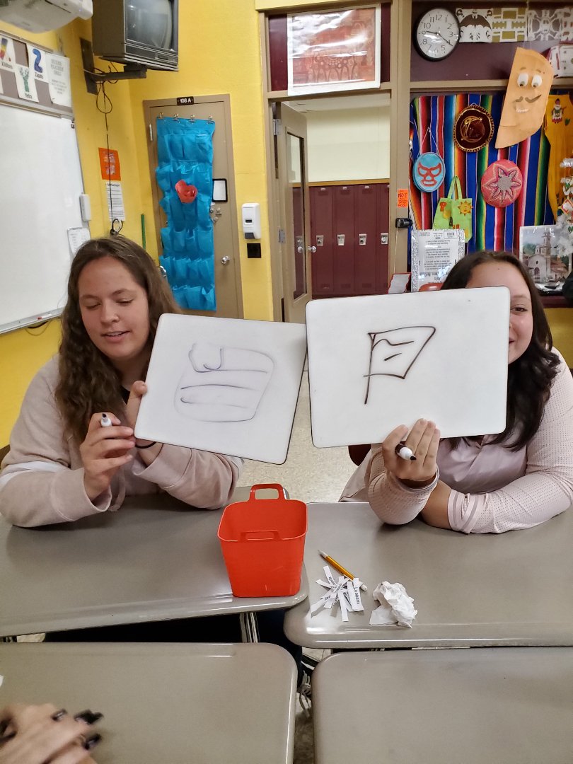 SraEscaleras's tweet photo. Vocab review game...Piccionario!  #classroomobjects #supportthearts #weneedmoreartclasses #sacapuntas #quizonmonday

@frazier_hs @jasonepappas https://t.co/SLnv9oJfih