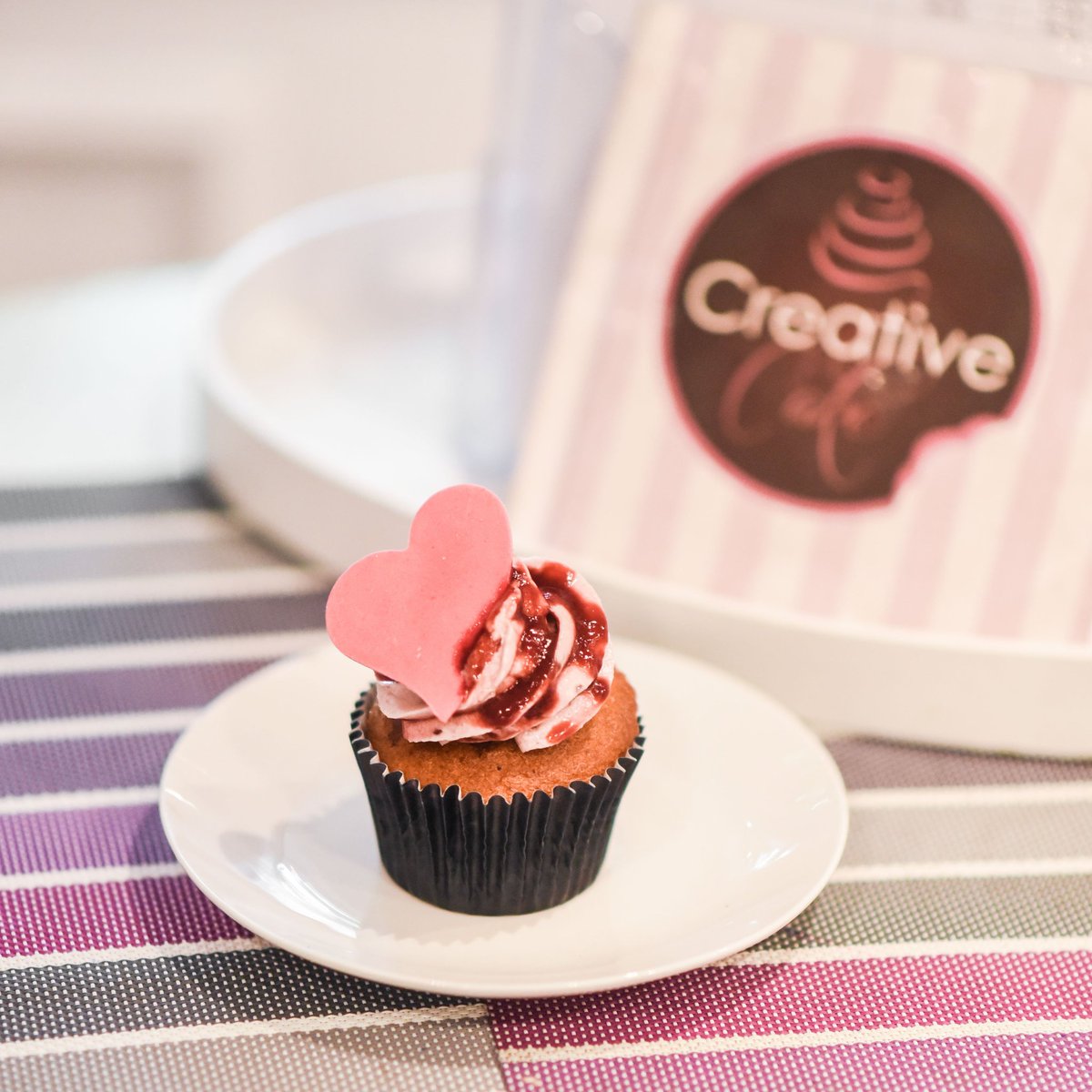 cooltchop's tweet photo. Une nouvelle saveur #PinkHearth disponible chez #CreativeCake à la rue Savio Primaire à Douala. https://t.co/enokiwyMkX