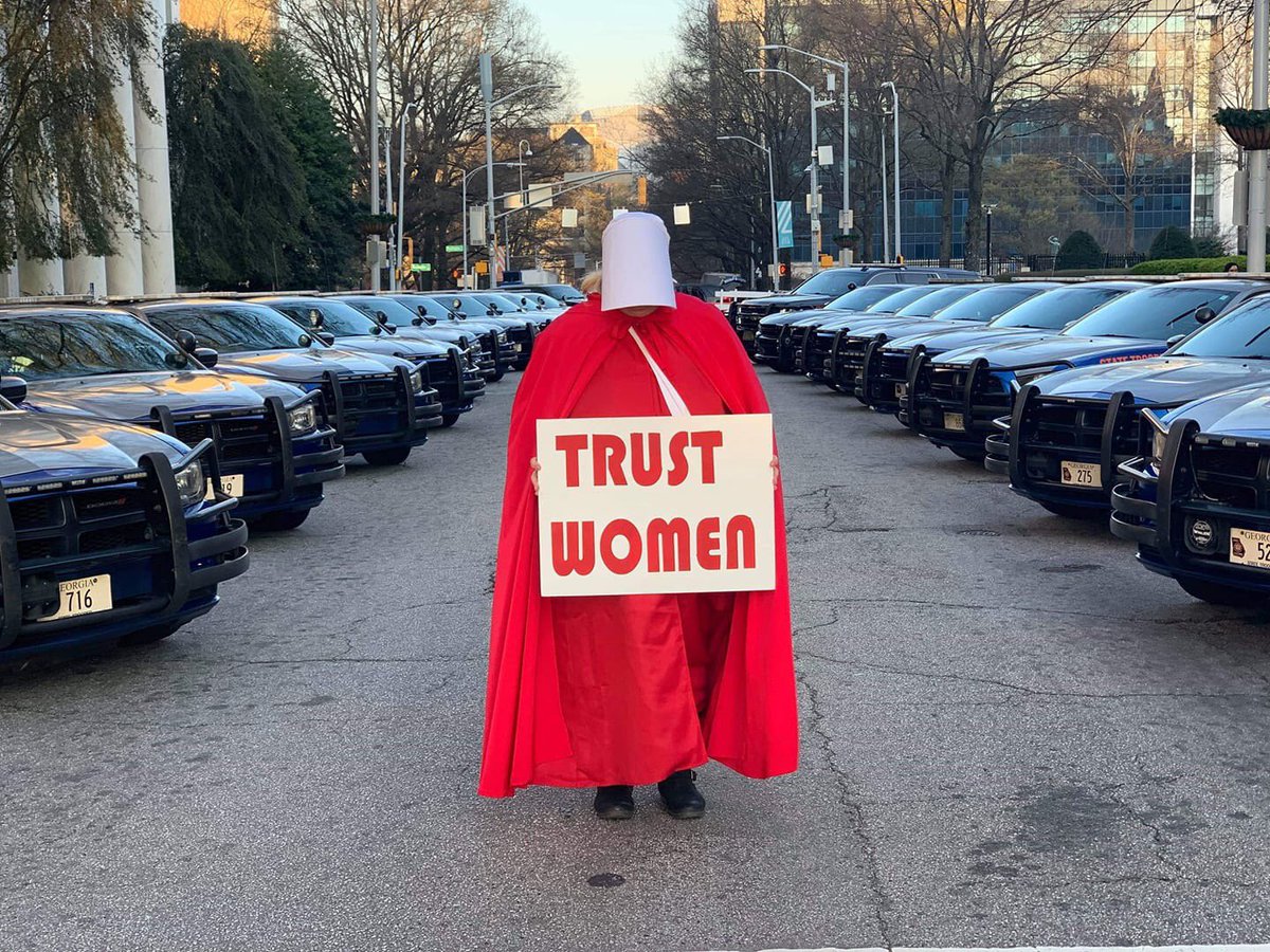 TheWayWithAnoa's tweet image. Folks are tired but do what is necessary to beat back the arbitrary and dangerous laws being passed by the Georgia legislature. The massive police presence is not deterring advocates from demanding #NoAbortionBans sign the petition now. change.org/p/concerned-ci… #PissedOffPeaches