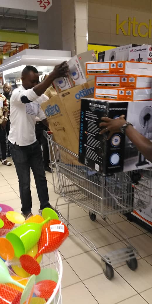 iamdamilosky's tweet photo. Prince Idoh's cart after 29 seconds. Congratulations to him. 👏🏽
#9ShoppingDash #9mobileMagicHour https://t.co/hkFkGB1HWr