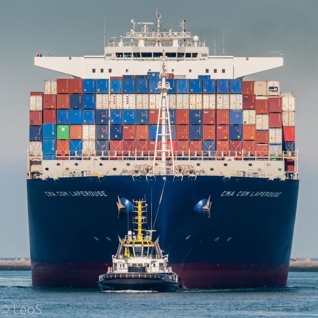 Multraship's tweet photo. For this week's favourite photo Friday we wanted to post these photos by photographer Leo van der Stek (@leoencis). His photos usually feature big ships and strong tugboats!
.
.
.
#favouritephotofriday #Inthepicture #leopixels #MULTRATUG https://t.co/YJBB0HKAJw