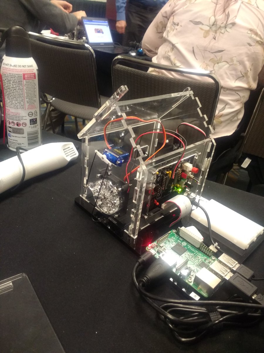 SpringerWilliam's tweet photo. Having fun building an #IoTGreenhouse ! #macul19 https://t.co/g83TTDx35e