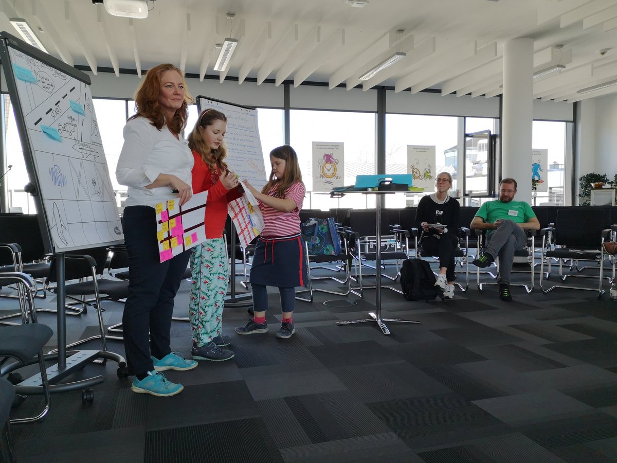 GenuineAgile's tweet photo. Kanban und Post-it's mit Kindern. Session auf der #agilecologne. Cool. https://t.co/T4hgqwV45I