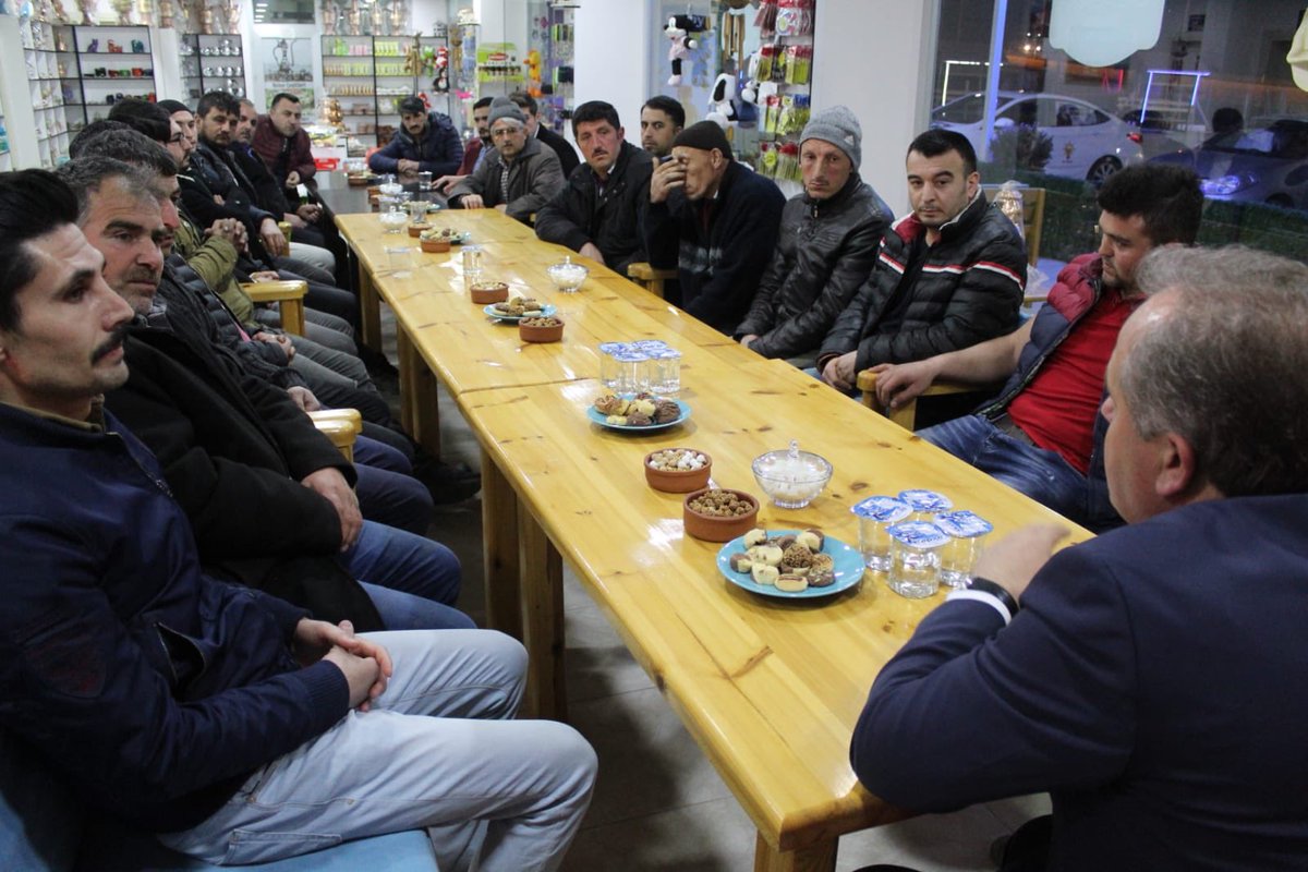 Çiftlikler Mahallesi yöresi sakinlerimizle Efe Park Kuruyemiş işletmesinde bir araya geldik.Şehrimizin tarım ve hayvancılık faaliyetleri üzerine fikir alışverişinde bulunduk.
#OsmancıkİçinHızKesmedenDevam