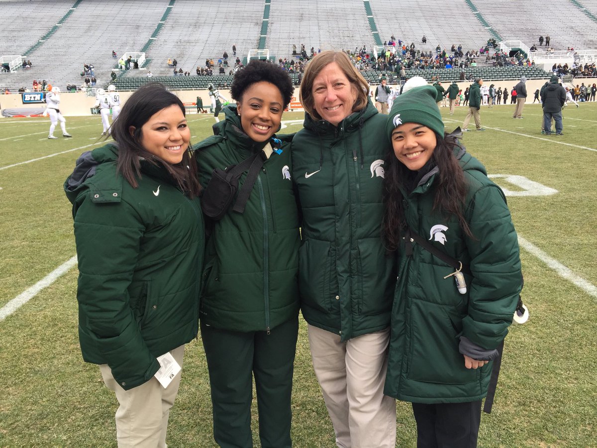 noglesa's tweet photo. Happy National Athletic Training Month and National Women’s History Month!! #NATM2019 #WomensHistoryMonth #ATsAreHealthCare #Iamwoman https://t.co/glsTPA5Iq1