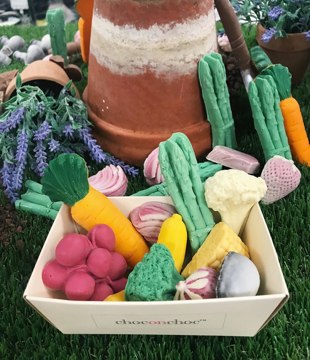 LondonPopups's tweet photo. Open daily - #ChocOnChoc's pop-up chocolate vegetable patch at @SelfridgesFood Hall on Oxford St https://t.co/qZZcU08ZQn https://t.co/KTIlKwabQZ