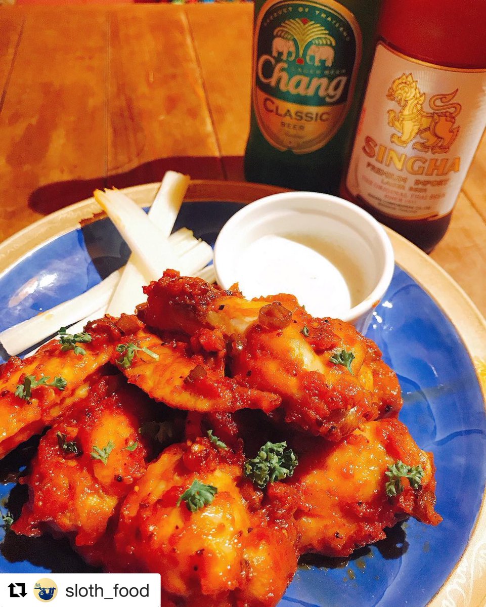 新メニュー『バッファローウィング』ビールが永遠に飲めるヤーツ🍻🤤
ブルーチーズがまた合うんです！
ジャンクフード好き集まれ〜！！！

 #新井薬師 #中野 #多国籍料理 #居酒屋  #中野タイ料理 #なまけもの #カフェ #タイ料理 #ガパオライス #カオマンガイ #花見 #春  #パクチー #ジャンクフード