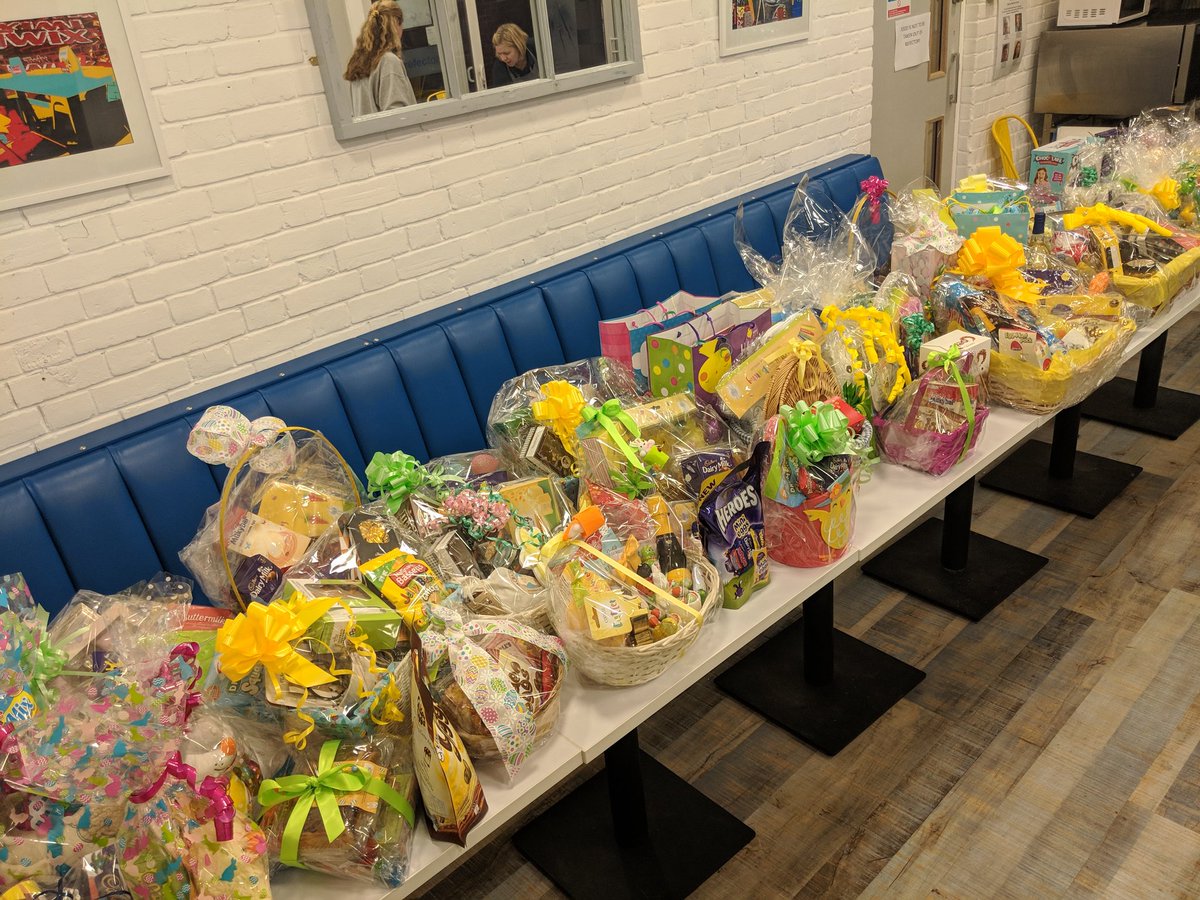 Stfelixswimming's tweet image. A reminder that the Swimming Club Raffle is being held tomorrow at 12pm. Tickets are available from the pool and Refectory until then! Some great Easter prizes on offer - don't miss out. #teamstfelix 🐰🐣🏊