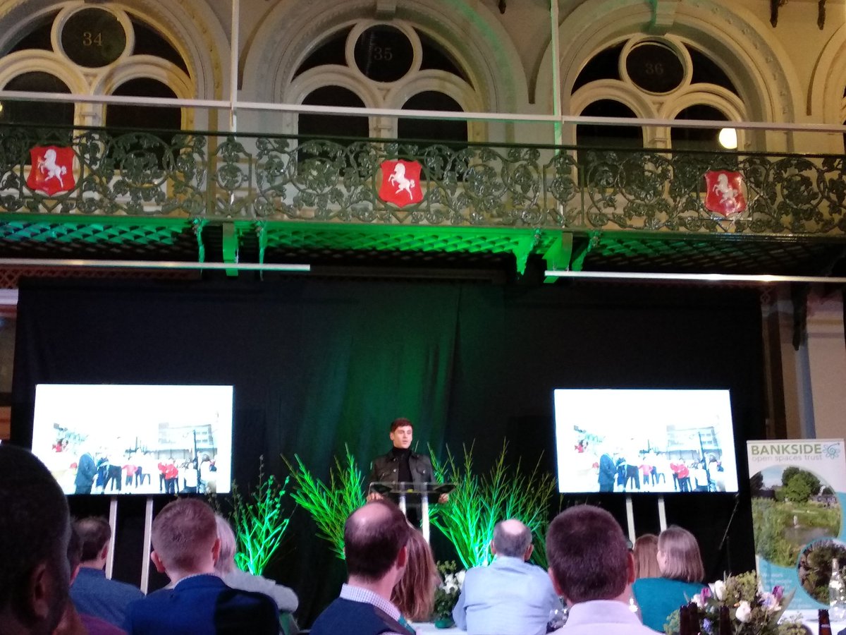 JaishreeMisra's tweet photo. Fun evening at the historic #HopExchange, celebrating the marvellous work of @BOSTSE1 who maintain charming green spaces that keep us breathing. Fellow local @TomDaley1994 giving out the Marlborough Sports Garden prize here. https://t.co/oeh4WUbUHW