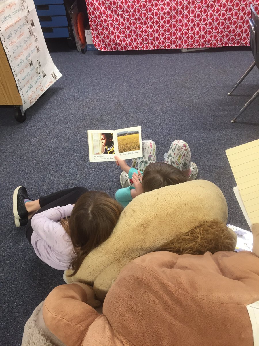 LIN_Library's tweet photo. Got to spend some time with Kindergarten today-seriously impressed with their reading stamina! #literacy #TimeSpentReading https://t.co/BNMAStNrl9