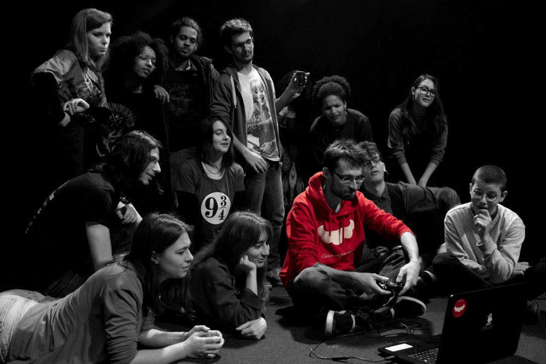 EESI_ESA's tweet photo. ⚠️ Attention ! #CeciNEstPasUnJeu ! Vous avez jusqu'au 31 mars pour vous inscrire à la GameJam art &amp; jeu vidéo de l'ÉESI, du 16 au 18 avril 2019 sur le site de Poitiers. Inscription : cecinestpasunjeu@eesi.eu + d'infos sur https://t.co/vGrH3NVjTQ https://t.co/fMJuWccn0F