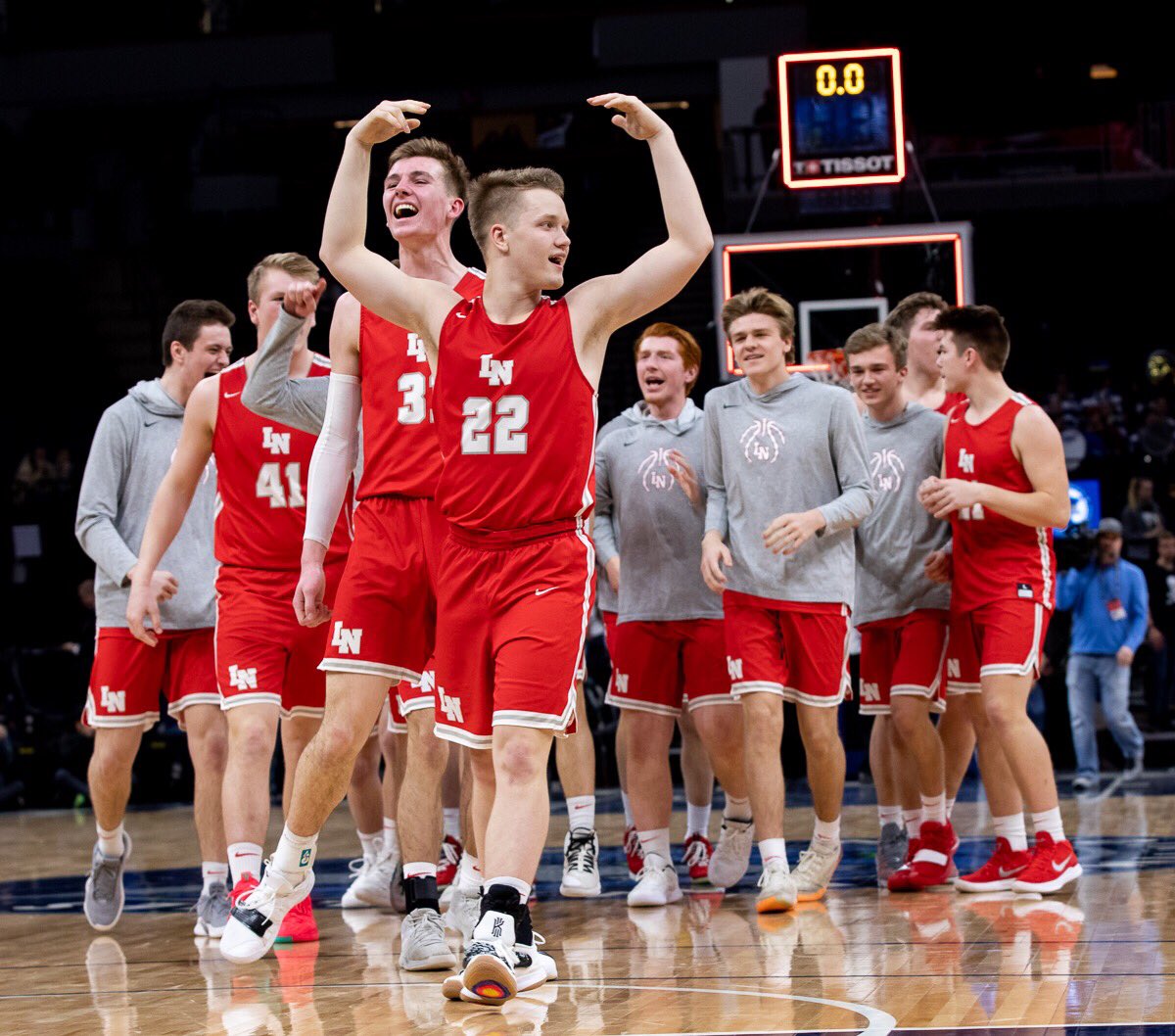 sgnimagery's tweet photo. WOW!! @LNHoopsOx wins another and are into the state finals!! #congrats #state4eight #TOUGHandTOGETHER #sgnimagery @tjwahl01 https://t.co/tNZQRwkDPx
