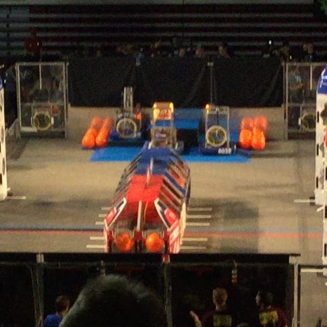 RVHSRobotics's tweet photo. Defense is the best Offense. First match..! #Firstrobotics #innovative #omgrobots #defense https://t.co/HbA2OmMkMA