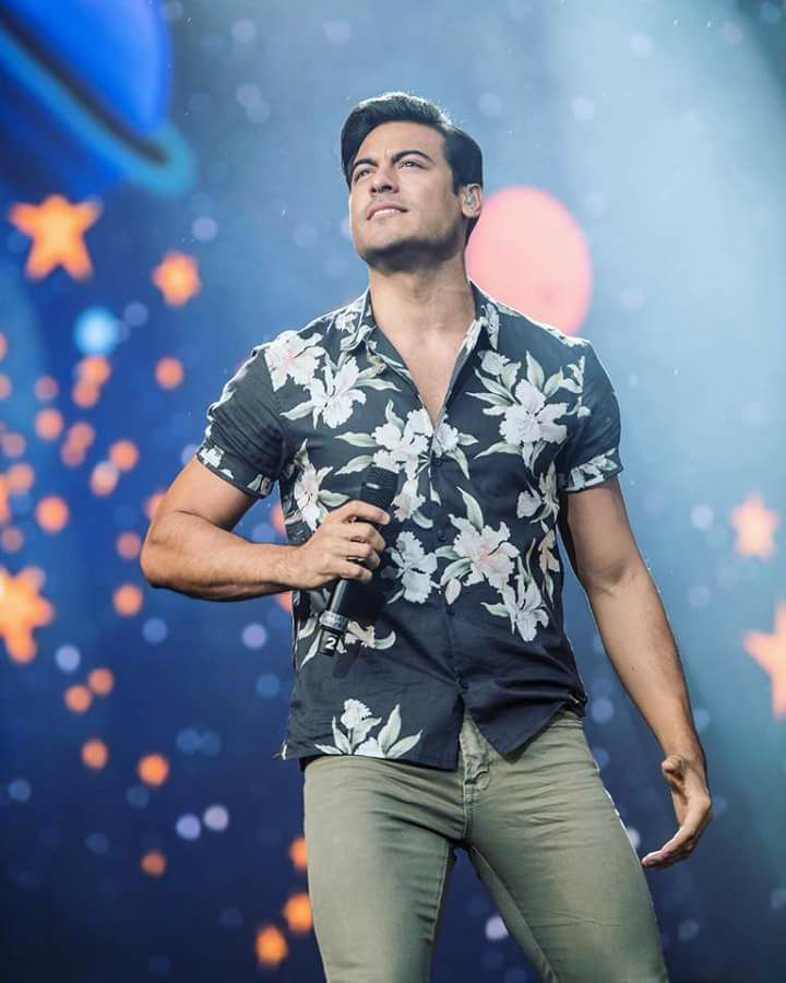 radiofanatica_'s tweet photo. "LA BELLA Y LA BESTIA" @_CarlosRivera & @lolacortesreal
#LosViernesSonDeRivera
https://t.co/fJPoAfgkag ▫️💛
fabula #ansestral, canto celestial
es tan singular que te hace cambiar
lo que #estaba mal ... 🎶🎶 https://t.co/64sWi5cqSQ