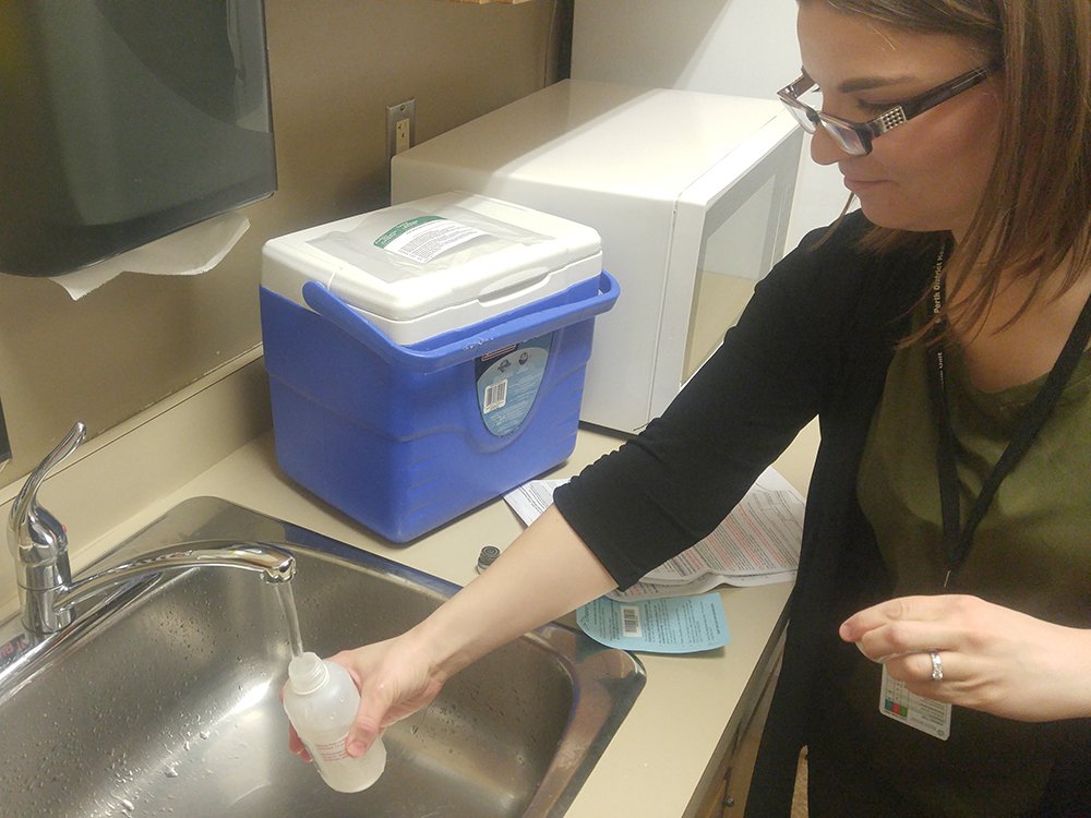 HPPublicHealth's tweet photo. Today is #WorldWaterDay! If you are on a private well in #PerthCty, drop off a well water sample from March 18 to 29 to receive a free water bottle! Details: https://t.co/5cscWBOi4U #WWD2019 https://t.co/5azZs3gl6Y