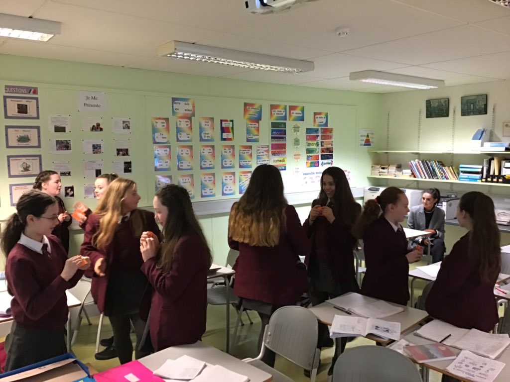 Year 8s playing <a href="/gianfrancocont9/">Dr Gianfranco Conti</a> ‘Sentence Stealer’ game. They absolutely loved it! #mfltwitterati #ActiveLearning #Speaking&amp;Listening <a href="/SaintFancheas/">St.Fancheas College</a>