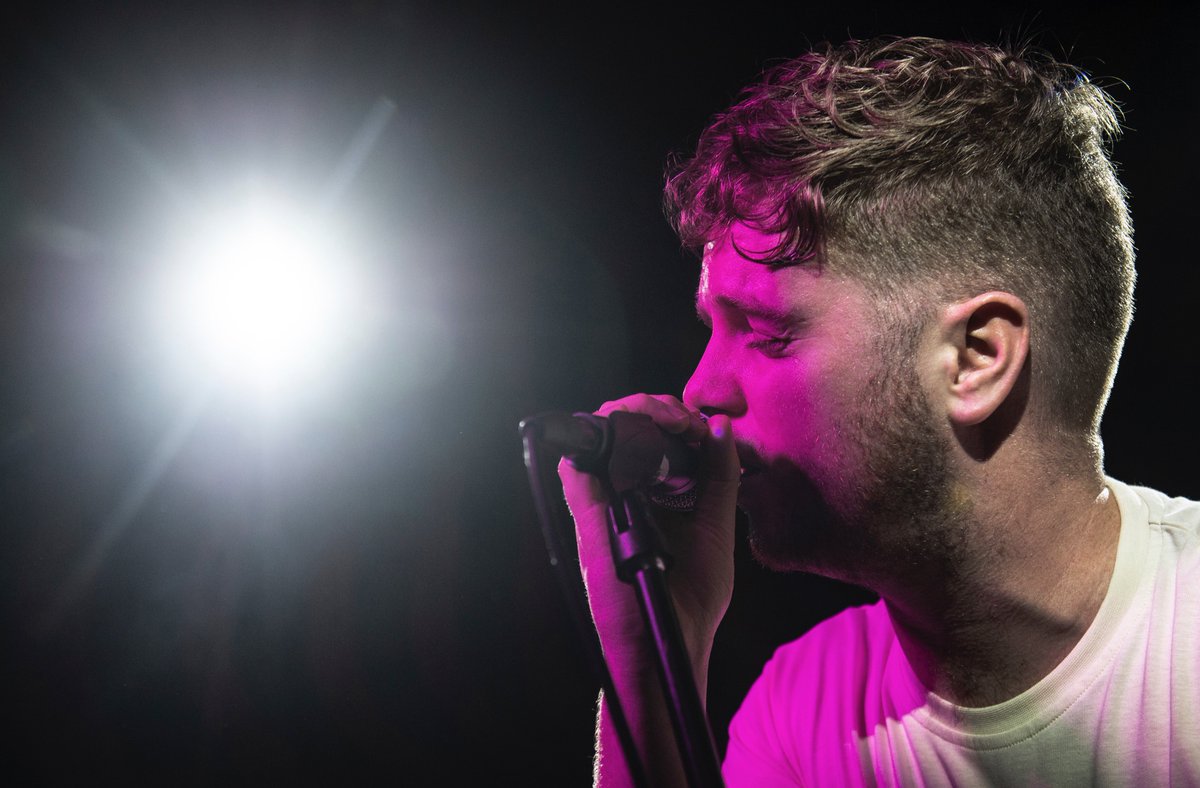 Extremely fortunate to be at a very intimate @Tom_Grennan gig at @jimmys_nq last night with @ProseMusic. Courtesy @This_Feeling