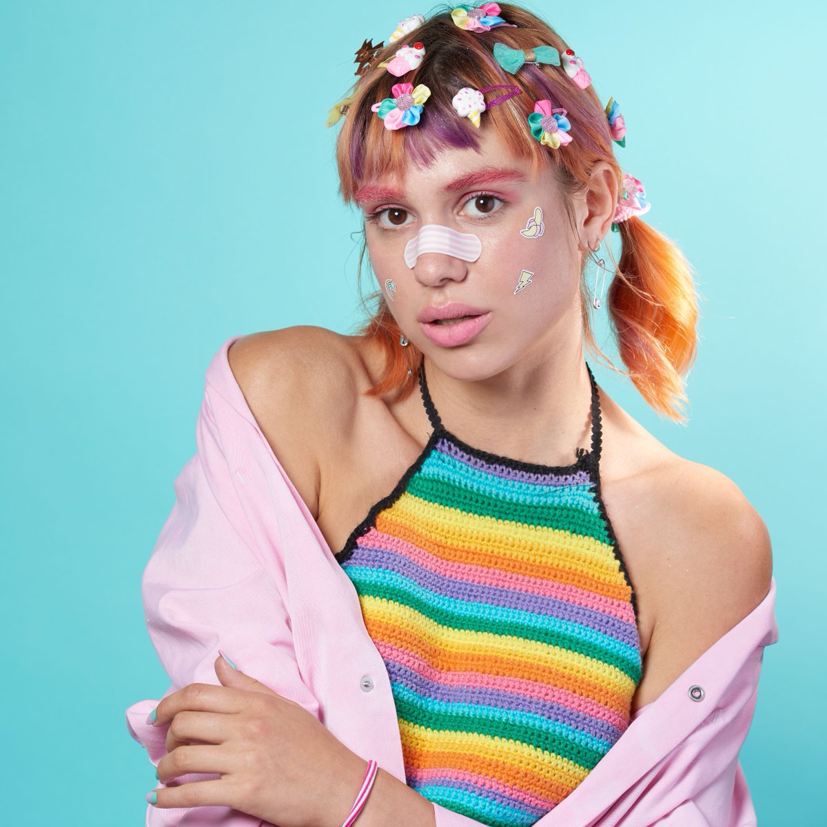 sodamakeup's tweet photo. We don't know what we fancy the most about this look... Is it the hair clips, the soda stickers, the pink brows and lips or that rainbow outfit? 🌈🌈🌈 We love how Elise is pulling this look off like it's any other Friday! 🦄🦄🦄 #wearesoda #kindnessismagic #fridayfeels https://t.co/mmKIGZs1Ai