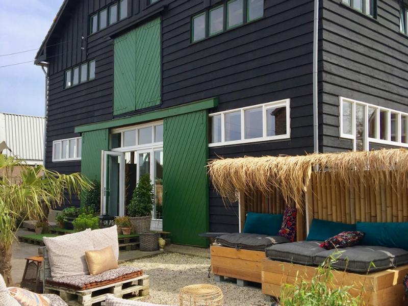 MeetingReview's tweet photo. "We hebben een heerlijke dag gehad bij Hartelijk Hoofddorp. Locatie is perfect gezien de ligging dichtbij de A4. De akoestiek in de zaal is heel prettig en de lunch is fantastisch! We gaan een volgende keer zeker weer naar Ellen!" https://t.co/R4ZNdCaLIR  @MEETABLES #partnerMR https://t.co/oKBB8Q4MyI