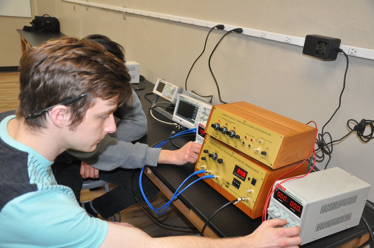 Take a peek inside <a href="/UNT_Physics/">UNT Physics Dept.</a>' innovative new lab, which celebrates the life of UNT alumnus and renowned researcher Dr. Pete Latham via a generous gift from his family. We're so proud of the alumni and donors helping make UNT a great place to learn. cos.unt.edu/news/experimen…