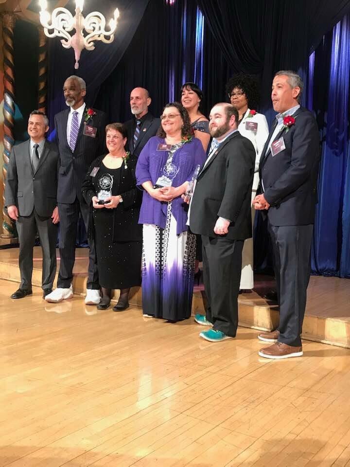 droppingdimes67's tweet photo. Darnell Hillman once again ROSE above the rest, receiving the Recognition Of Service Excellence Award last night from Visit Indy! #DrDunk #wechangedthegame https://t.co/fe4A6RhWya